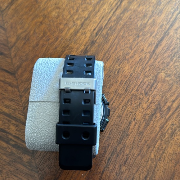 Casio G Shock GA-100 - Picture 3 of 4